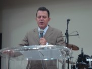 Leonardo Flavio preaching at Igreja Presbiteriana de Sião (Zion Presbyterian Church) Belo Horizonte